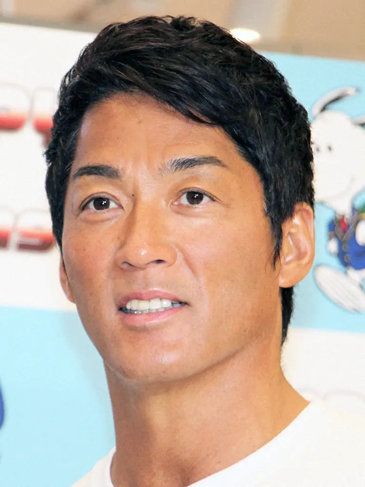 タレントとして活躍する長嶋一茂さんのアップ写真です。