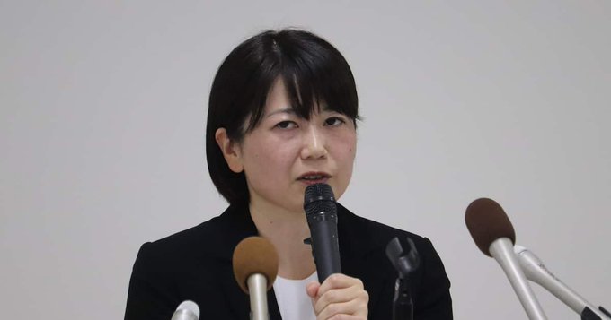 記者会見で話す小川晶前橋市長