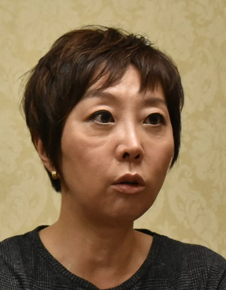 作家・タレントであり米山隆一氏の妻である室井佑月さんの顔写真