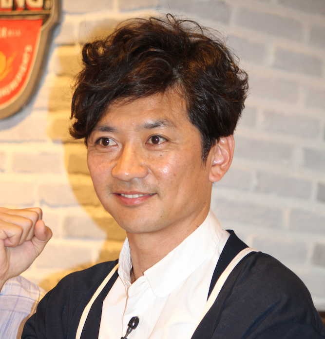 短髪で爽やかな笑顔を見せる、現在の国分太一さんのアップ写真