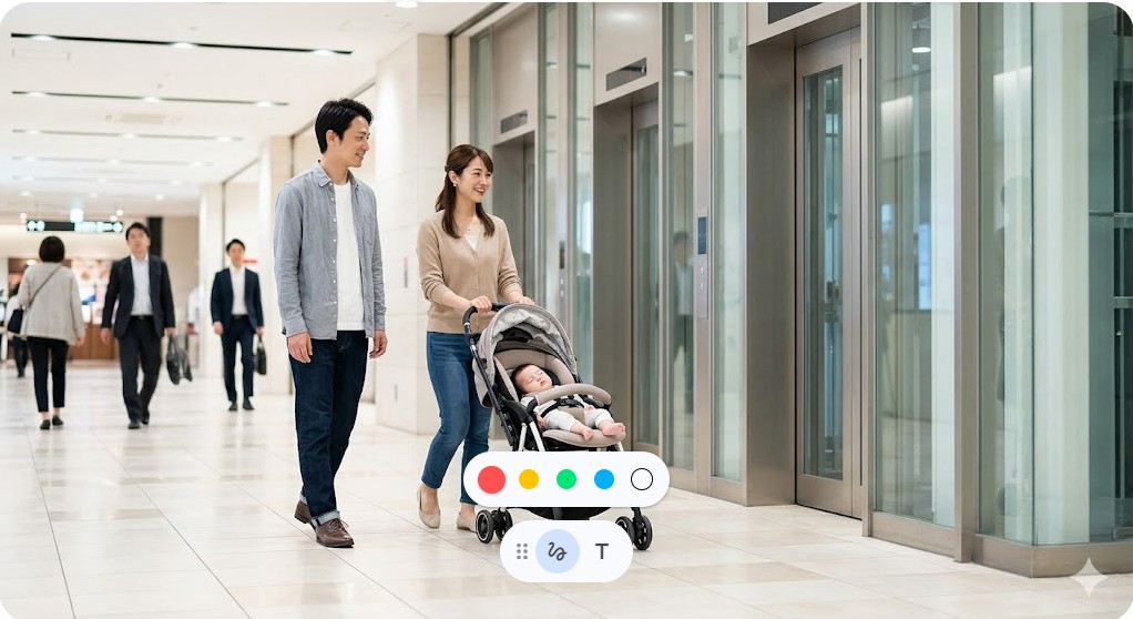 サンシャインシティ館内のエレベーター前で、ベビーカーを押して歩く日本人夫婦