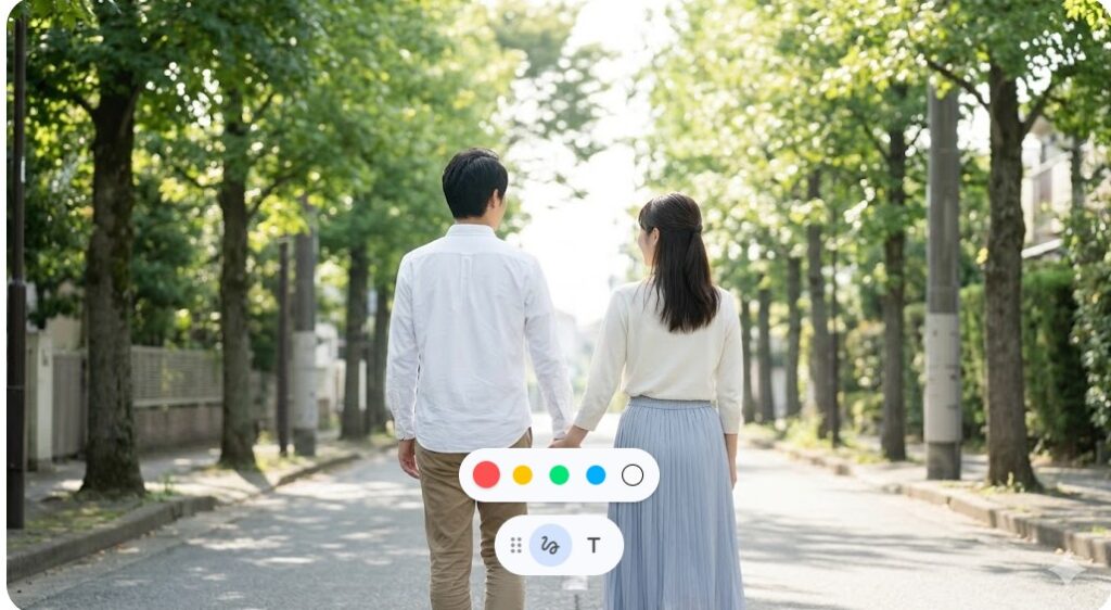 並木道を仲睦まじく歩くカップルの後ろ姿