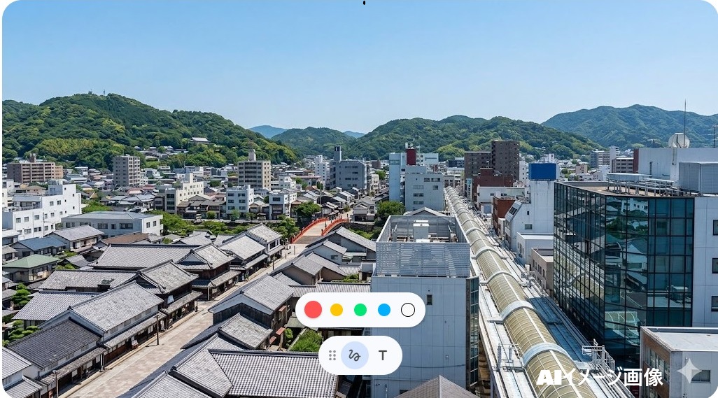 高知市中心部の鳥瞰図。瓦屋根の古い町並みとモダンなビルが共存する風景。