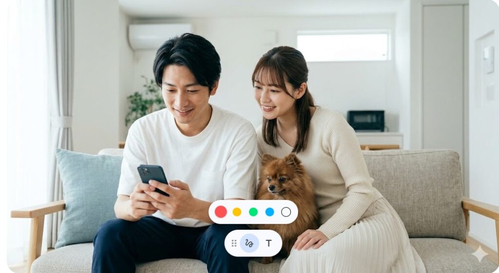 リビングで一緒にスマートフォンを見ながらリラックスする武田航平さんと松山メアリさんの夫婦ショット